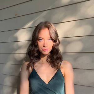 Meet your Posher, Caitlin